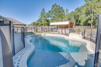 4668 Red Oak Dr in Milton, FL - Foto de edificio - Building Photo