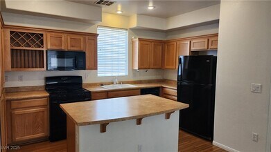 10083 Bright Charisma Ct in Las Vegas, NV - Building Photo - Building Photo