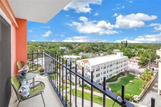 1120 N Shore Dr NE in St. Petersburg, FL - Building Photo - Building Photo