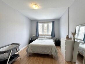 581 Carlaw Ave in Toronto, ON - Building Photo - Building Photo