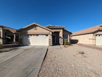 6814 W Northview Ave in Glendale, AZ - Foto de edificio - Building Photo