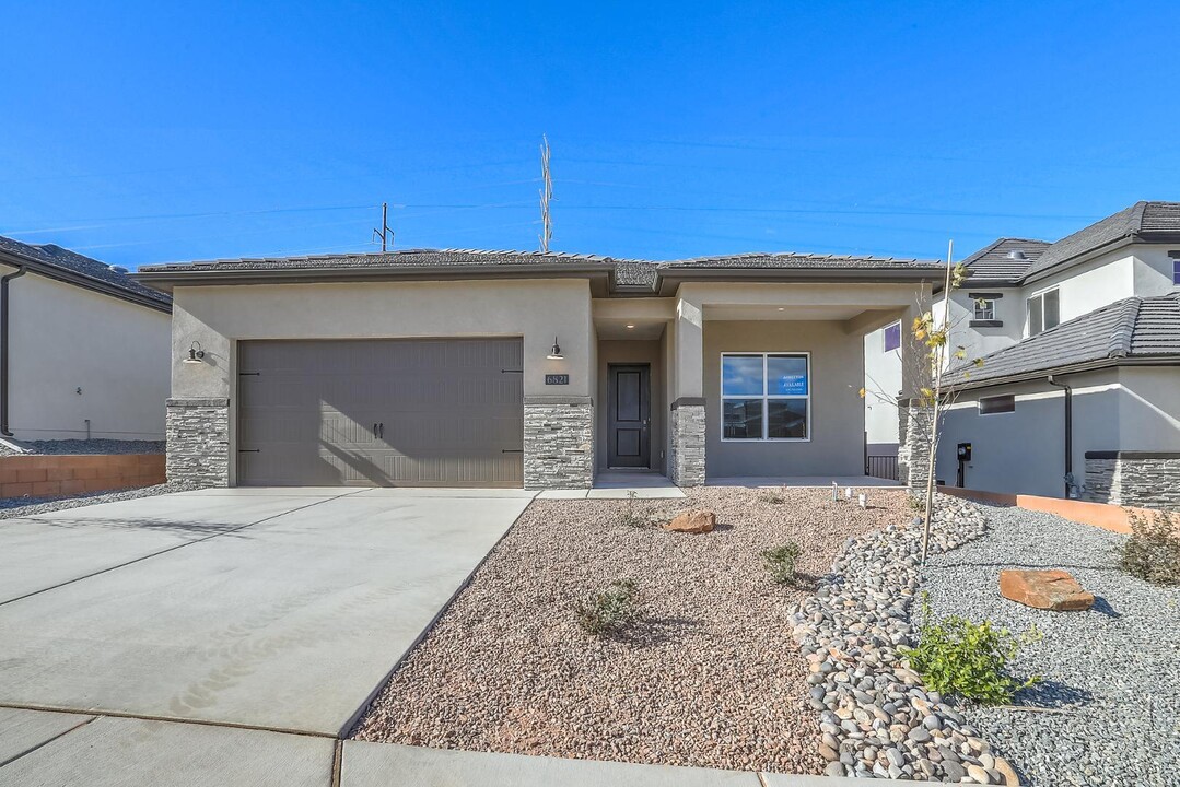 6821 Cleary Loop NE in Rio Rancho, NM - Building Photo