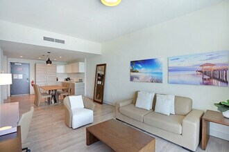 327 Pierce St in Hollywood, FL - Building Photo - Building Photo