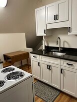 2479 E 124th St, Unit 3rd in Cleveland, OH - Building Photo