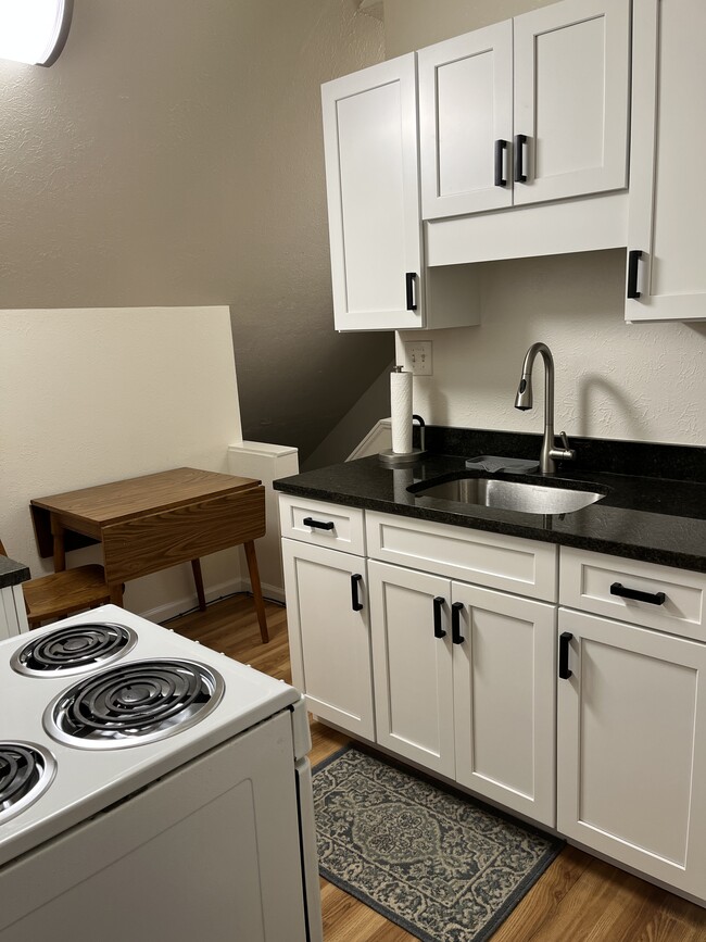 2479 E 124th St, Unit 3rd