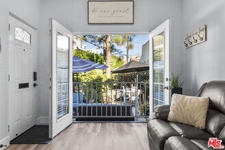 120 Driftwood St in Los Angeles, CA - Building Photo - Building Photo