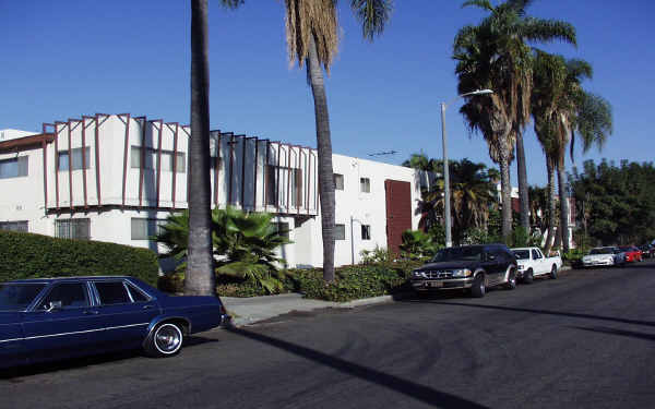 Ross Manor in Los Angeles, CA - Foto de edificio - Building Photo