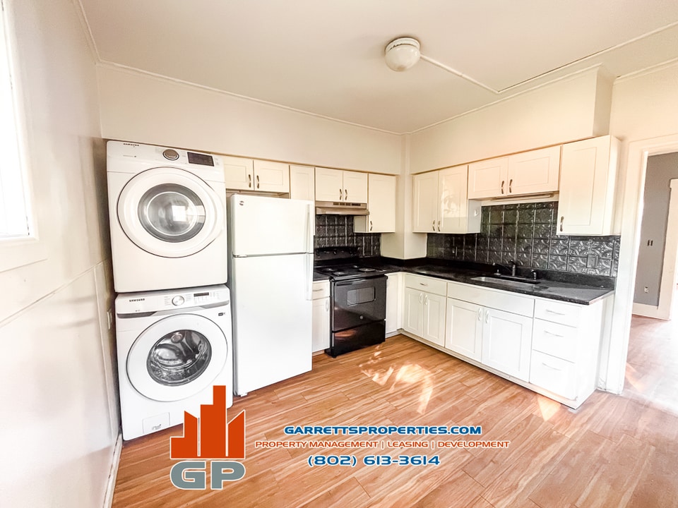 23 Brook St, Unit 4 in Barre, VT - Building Photo