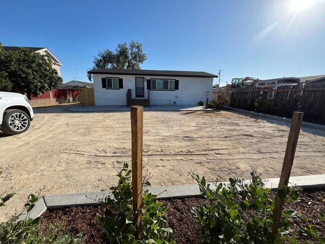 property at 415 N Thompson Ave