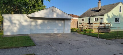 17284 Ivanhoe St in Roseville, MI - Building Photo - Building Photo