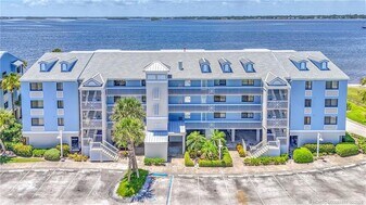 10 NE Plantation Rd in Stuart, FL - Building Photo