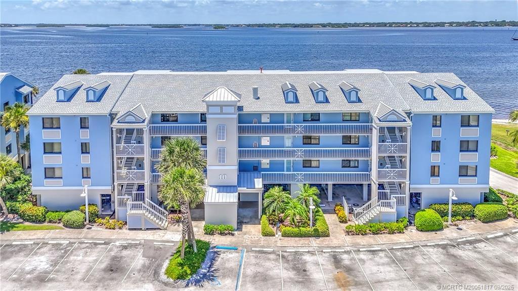10 NE Plantation Rd in Stuart, FL - Building Photo