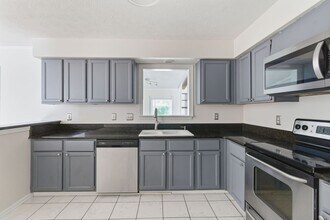 6007 Fox Hill Rd in Williamsburg, VA - Building Photo - Building Photo