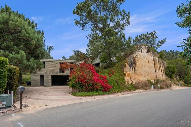 property at 13070 Via Grimaldi