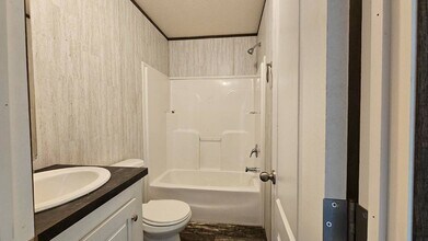 1810 E Lockwood St in Wichita, KS - Building Photo - Building Photo