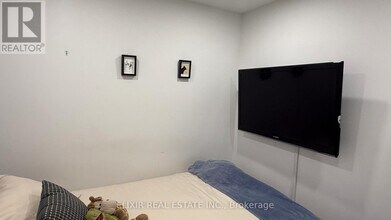 147 Lansdowne Ave in Toronto, ON - Building Photo - Building Photo