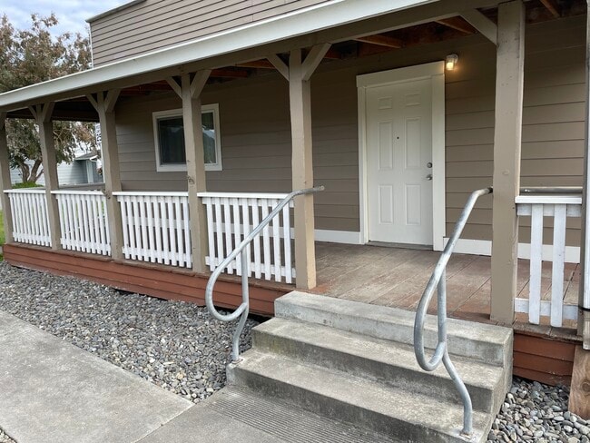 385 Davis St in Rio Dell, CA - Building Photo - Building Photo