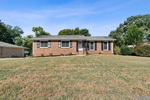 407 Hillmont Dr NW in Huntsville, AL - Building Photo