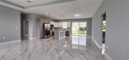 1050 Eisenhower Blvd in Lehigh Acres, FL - Building Photo - Building Photo