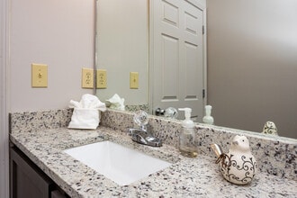 Garden Gate Apartments in Louisville, KY - Foto de edificio - Interior Photo