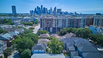 1133 W Clay St in Houston, TX - Building Photo