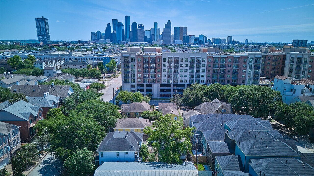 1133 W Clay St in Houston, TX - Building Photo