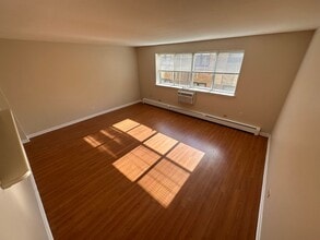 7300 N Ridge Blvd, Unit 204 in Chicago, IL - Foto de edificio - Building Photo