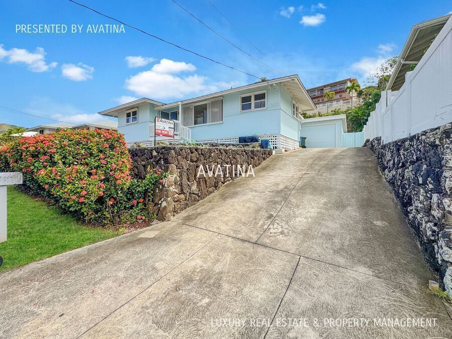 1223 Manulani St in Kailua, HI - Building Photo