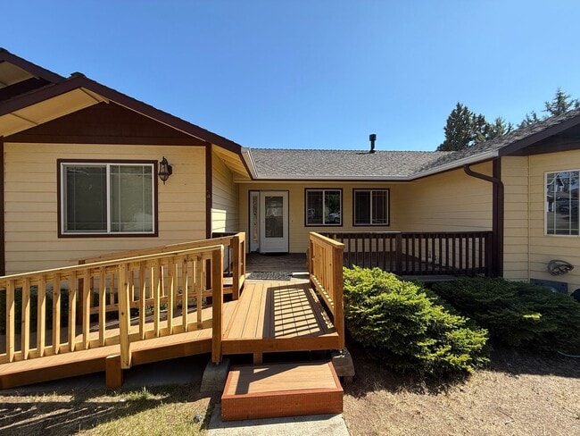 63363 NE Brightwater Dr in Bend, OR - Building Photo - Building Photo