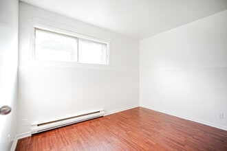 444 Rue Moreau in St-Eustache, QC - Building Photo - Building Photo