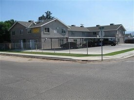 650 5th St Apartamentos