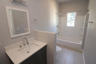 1000 Redondo Ave in Long Beach, CA - Building Photo - Interior Photo