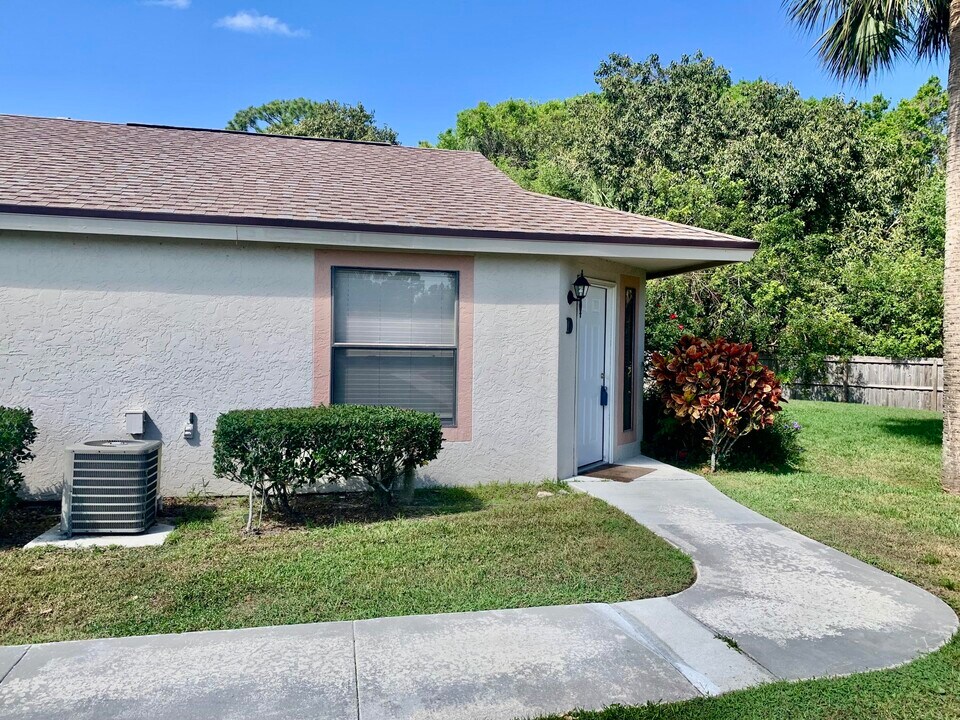 2812 Stoneway Ln in Fort Pierce, FL - Building Photo