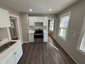 29 Editha Ave, Unit 2nd floor in Agawam, MA - Building Photo
