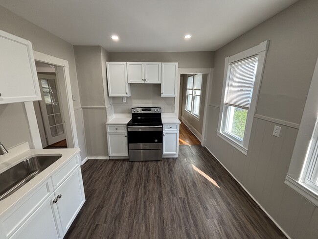 29 Editha Ave, Unit 2nd floor