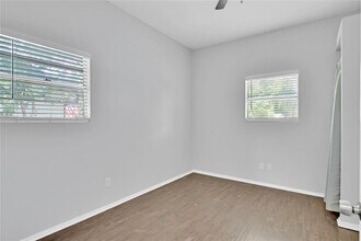 1407 Kent St in Taylor, TX - Building Photo - Building Photo