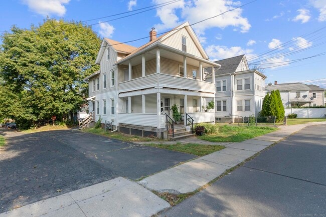 27 Holmes Ave in New Britain, CT - Building Photo - Building Photo