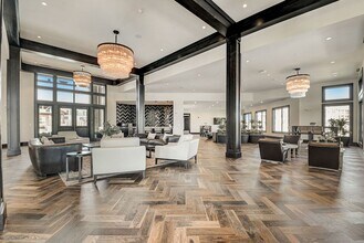 The E - Elevated Living in Whitestown in Whitestown, IN - Foto de edificio - Building Photo