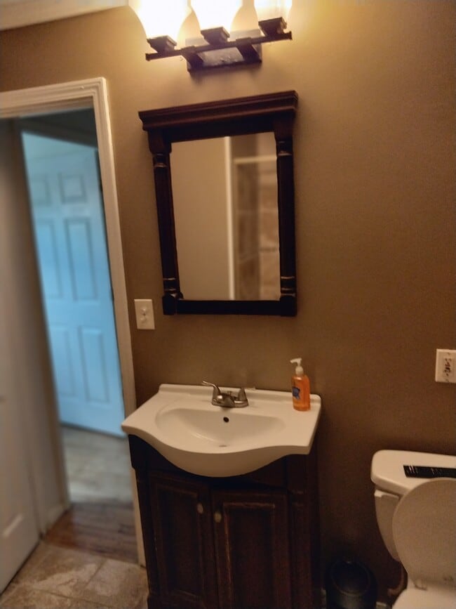 2404 Saunders Station Rd in Monroeville, PA - Building Photo - Building Photo