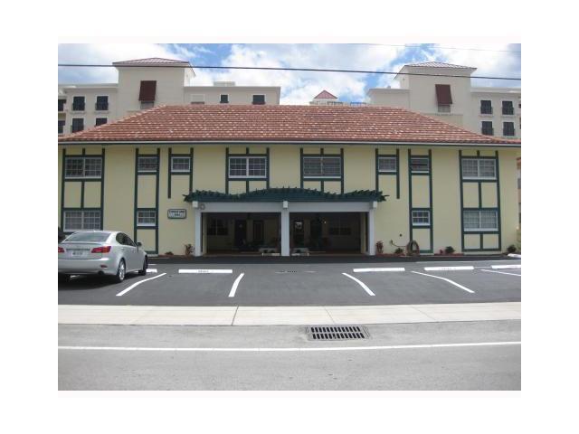 2404 NE 33rd Ave, Unit 4 in Fort Lauderdale, FL - Foto de edificio