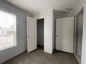 24 Suzanne Way in Willseyville, NY - Foto de edificio - Building Photo