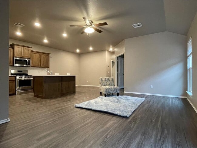 920 Coles Creek in Yukon, OK - Building Photo - Building Photo