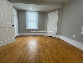 35 Humphreys St in Boston, MA - Foto de edificio - Building Photo