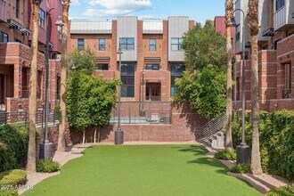 330 S Farmer Ave in Tempe, AZ - Foto de edificio - Building Photo