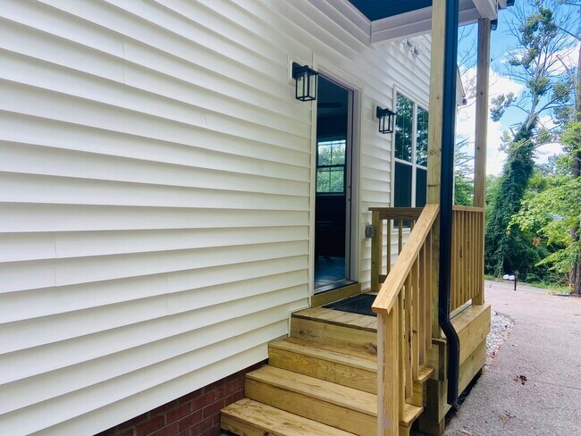 900 Adams Rd, Unit A in Williamsburg, VA - Building Photo - Building Photo