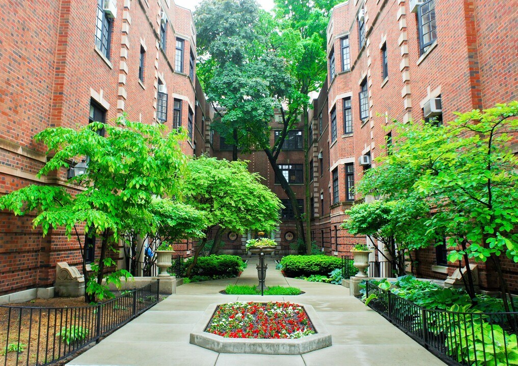 507 W Aldine Ave in Chicago, IL - Building Photo