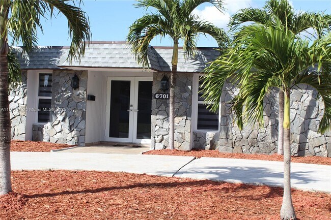 6701 Branch St in Hollywood, FL - Building Photo - Building Photo