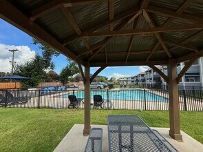 Silver Star Apartments in Houston, TX - Building Photo - Building Photo