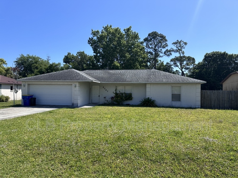 2747 Date Palm Dr in Edgewater, FL - Building Photo