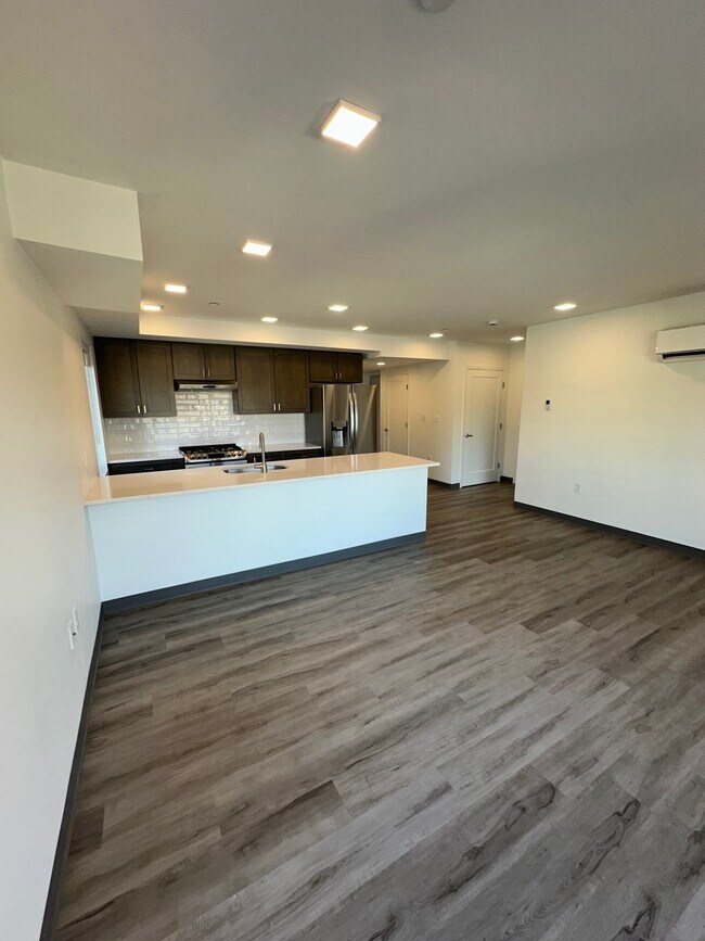 11 Dana Ave, Unit 305 in Boston, MA - Building Photo - Building Photo